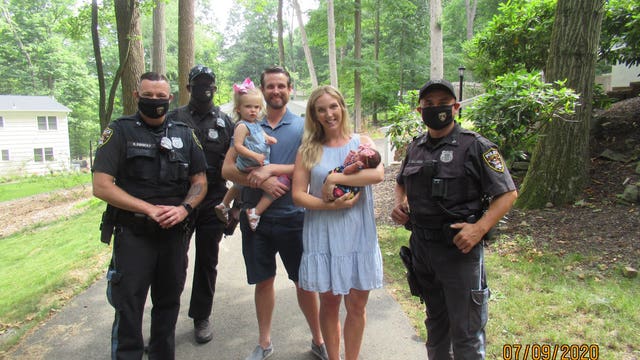 NJ officers help deliver baby in car, remove umbilical cord from neck