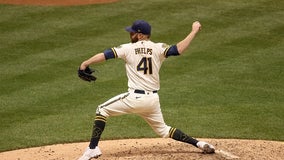 Phillies acquire reliever David Phelps from Brewers