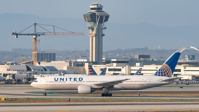 United says it will drop widely scorned ticket-change fees
