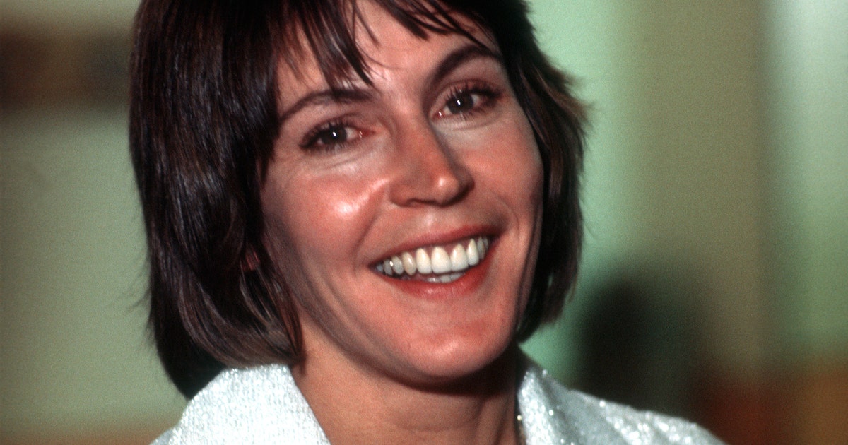 'I Am Woman' singer Helen Reddy, 1970s hitmaker, dies at 78 | FOX 29 ...