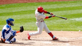 Segura bails out Phils' bullpen with HR in 10th to beat Mets