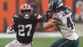 Browns survive without Garrett, down Eagles 22-17