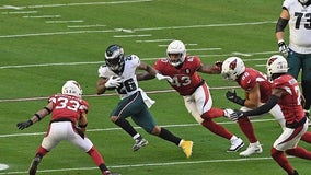 Murray, Hopkins lead Cardinals past Eagles 33-26