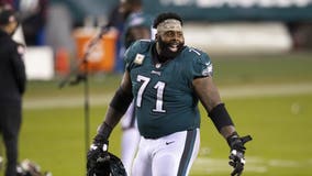 Eagles OL Jason Peters to have season-ending surgery, team says