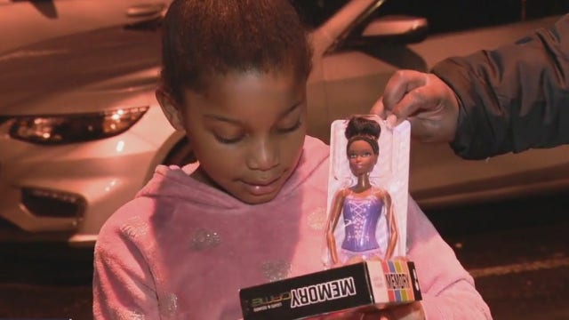 South Philly woman surprises neighborhood families with gifts on Christmas Eve