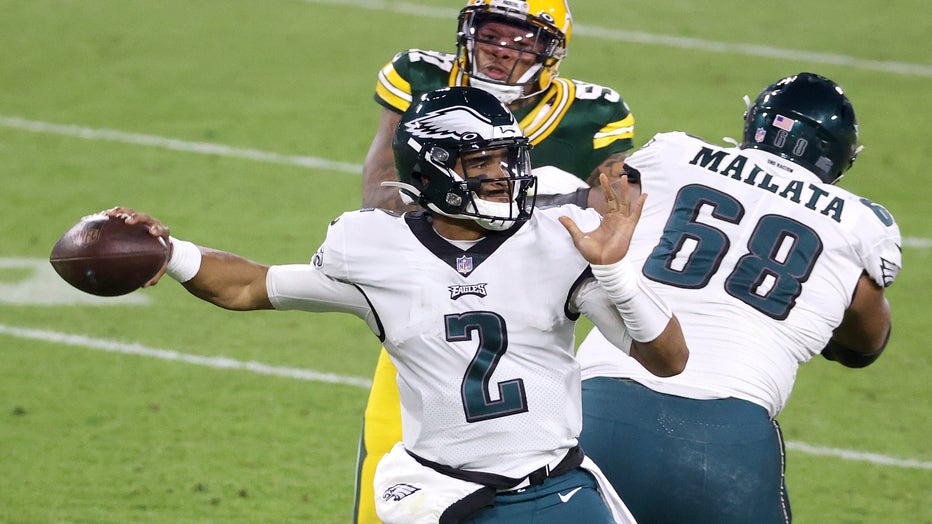 Wentz benched for rookie Hurts in Eagles' 30-16 loss to Packers