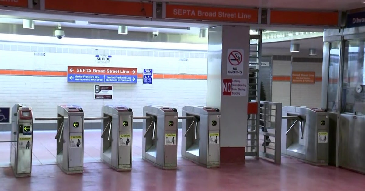 Police: 18-year-old critical after shooting on SEPTA platform in Center ...