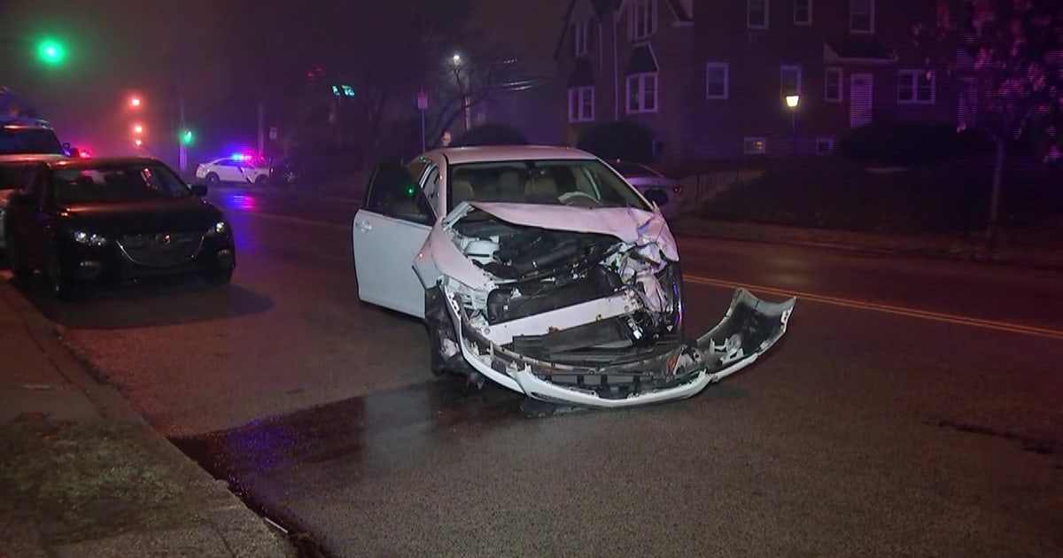 Philadelphia police officer recovering after crash in East Mount Airy ...