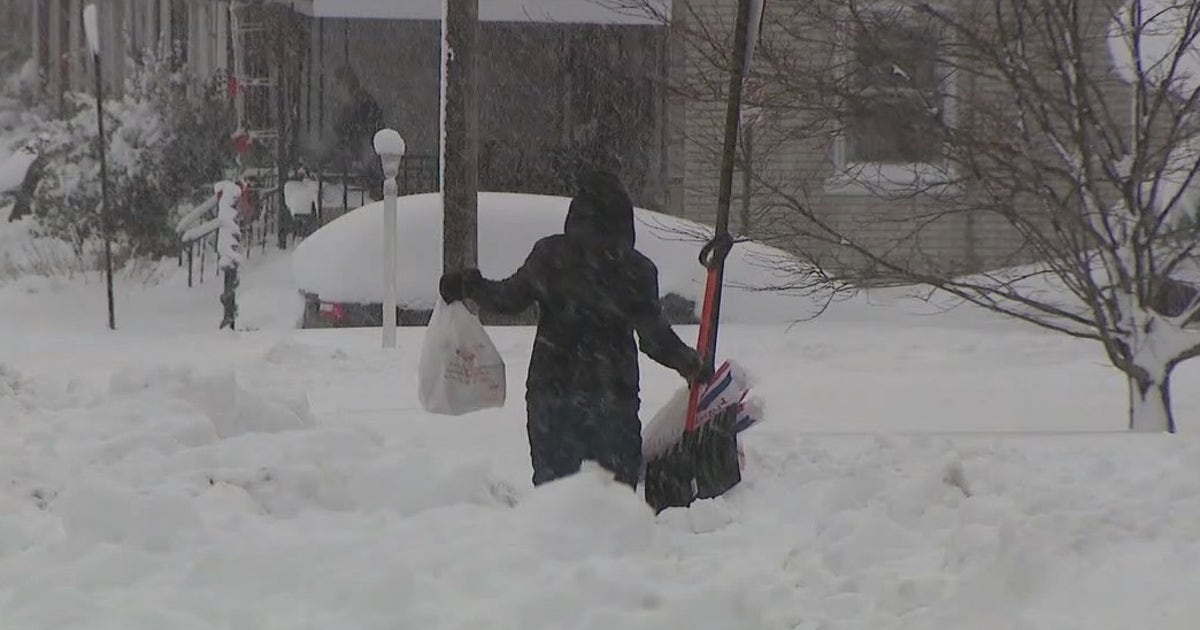Folks dig out after 2 feet of snow falls in the Lehigh Valley | FOX 29 ...