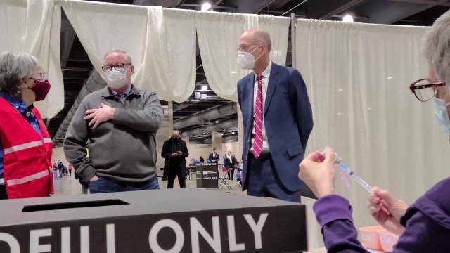 Mayor Kenney tours COVID-19 vaccine clinic at Pennsylvania Convention Center