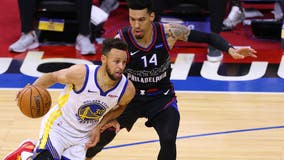 Curry hits 10 3s, scores 49 in Warriors' win in Philly