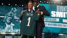 Philadelphia Eagles select WR DeVonta Smith with 10th pick in first round of NFL Draft