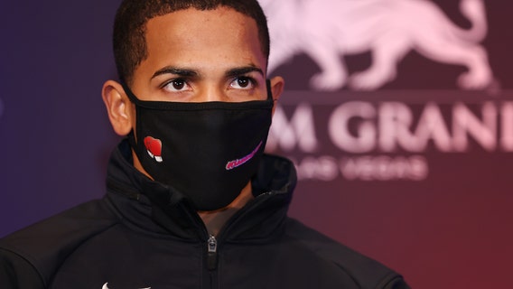Puerto Rican boxer Félix Verdejo turns himself in after pregnant lover found dead