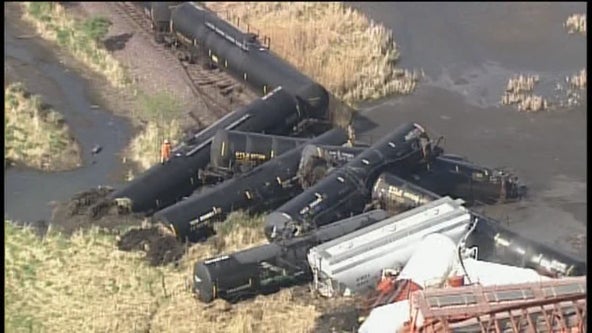 2 cars leaking hydrochloric acid after Albert Lea, Minn. train derailment