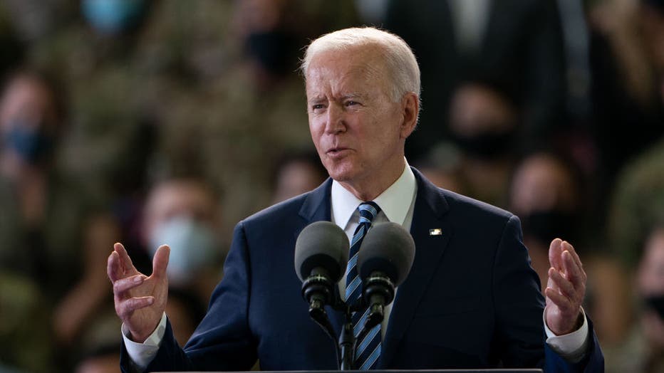 528fa8d6-US President Biden And The First Lady Arrive In The UK Ahead Of The G7 Summit