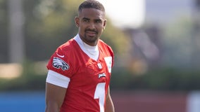 Jalen Hurts shrugs off chatter about Eagles pursuing Deshaun Watson