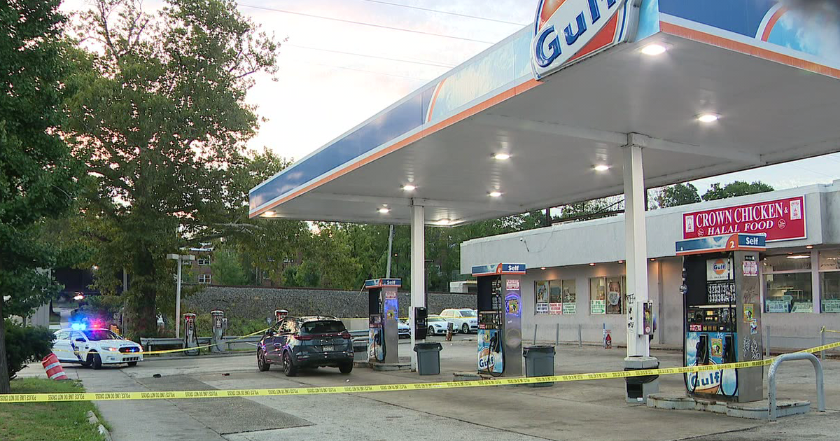 Man shot and killed in gas station parking lot, police say | FOX 29 ...