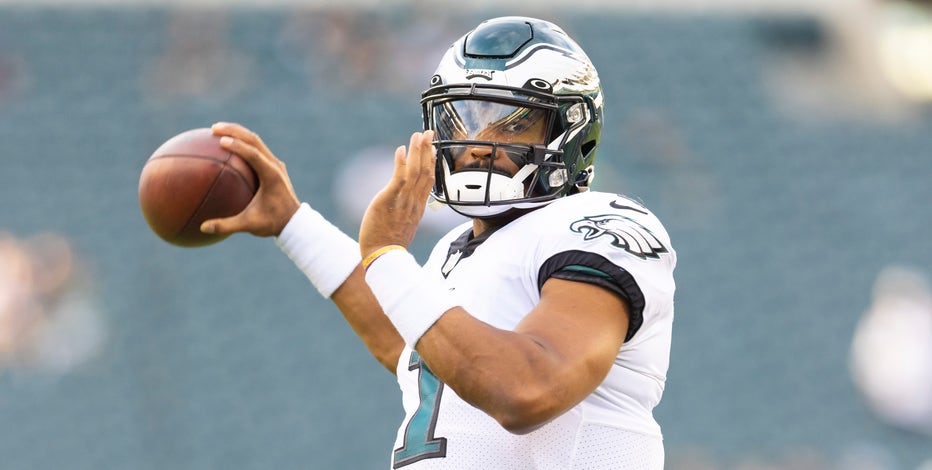 Jalen Hurts sent to hospital minutes after Eagles kickoff with mystery  illness