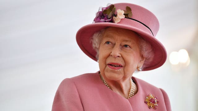 Queen Elizabeth II returns to Windsor Castle after hospital stay