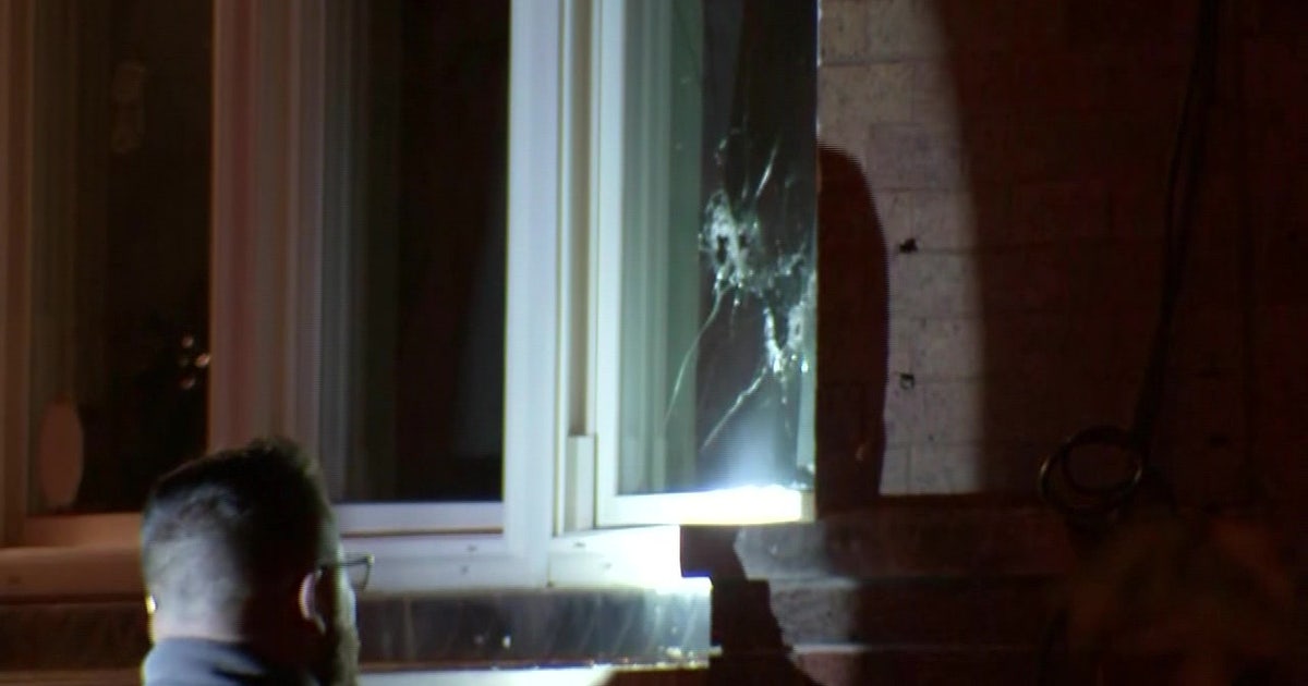 Police: Couple shot during robbery turned attempted home invasion in ...
