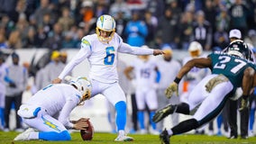 Chargers bolt past Eagles on last second field goal, 27-24