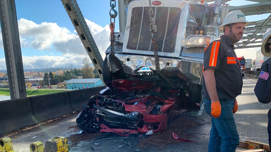 semi-crash-washington-3.jpg