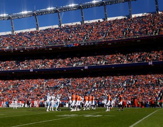 Broncos Honoring Demaryius Thomas w/ Helmet Decals, Tributes