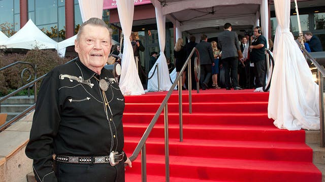 Country singer Stonewall Jackson dies at 89 after battle with dementia