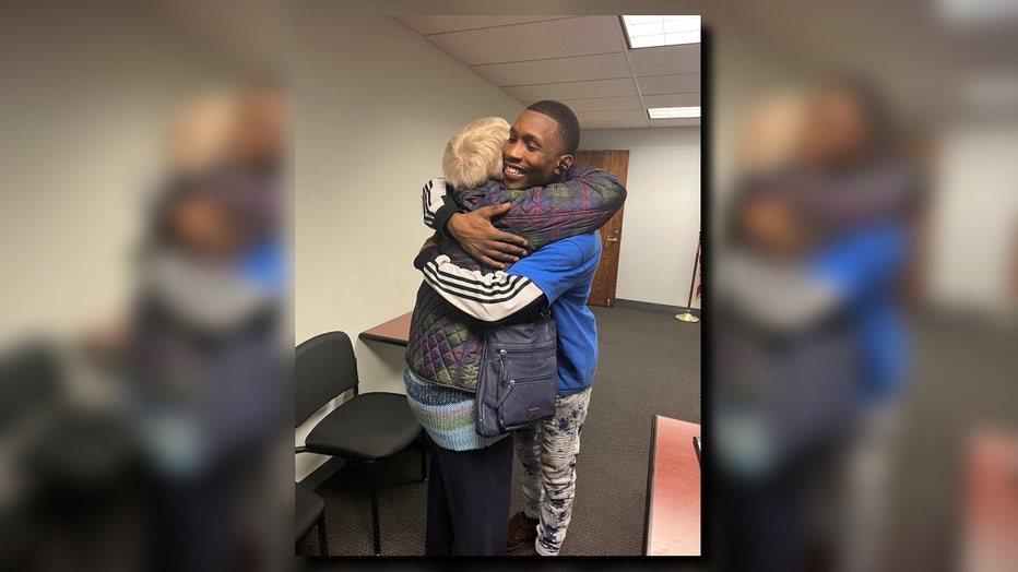 Hero hugs victim of purse snatching