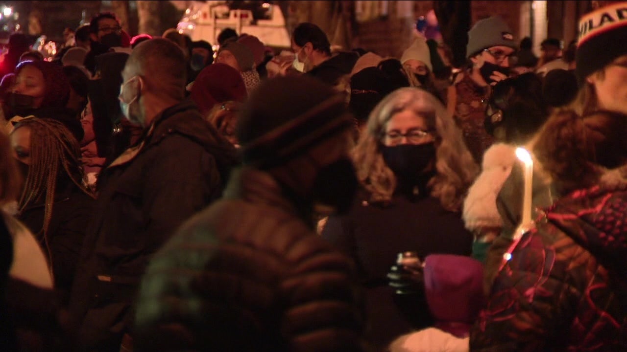 Philadelphia fire: Community rallies around family members of ...