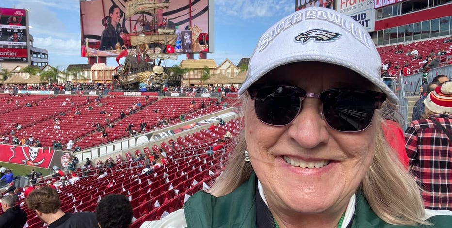 Look: NFL World Reacts To The Kelce Mom Announcement - The Spun