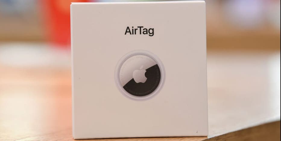 An Airtag Tracking Device at an Apple Store in Orlando, FL Editorial Stock  Image - Image of jobs, business: 263674989