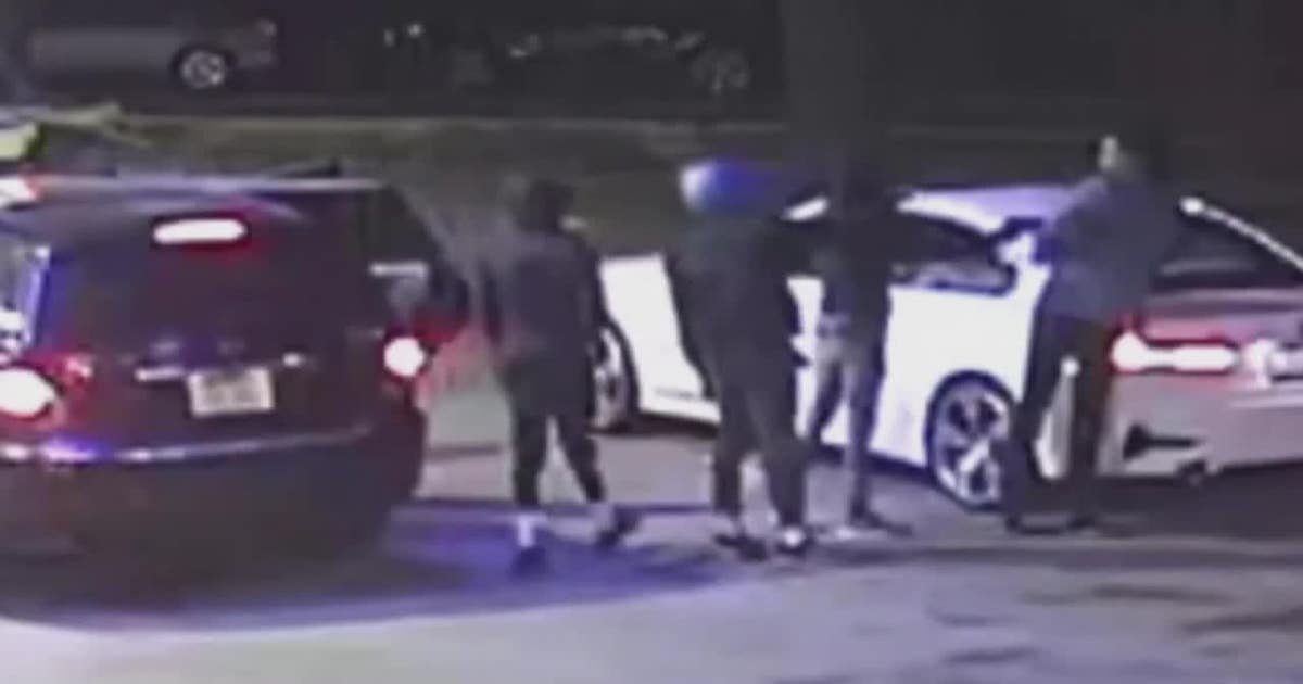 Police searching for suspects who allegedly robbed man at gunpoint at ...