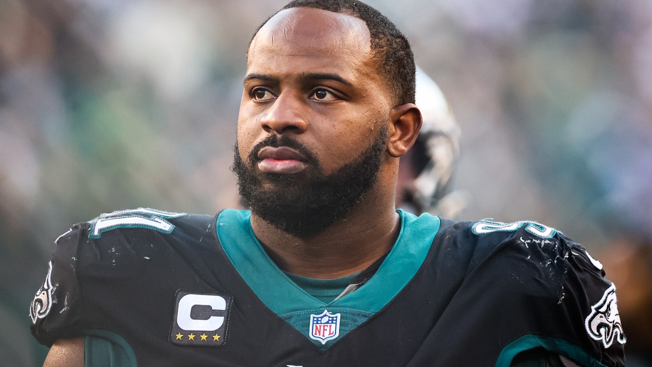 Eagles release Fletcher Cox, reworking contract for possible return to Philadelphia, reports say