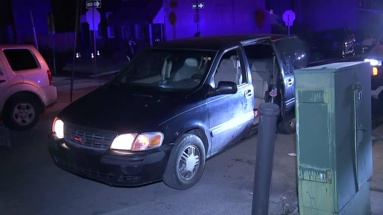 Police: Woman, 3 children kidnapped after armed teenager steals minivan in North Philadelphia - Vimarsana News