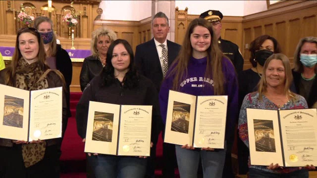 Women who helped crew escape Drexel Hill chopper crash honored
