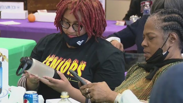 Philadelphia senior students help seniors bridge the technology gap in pilot program