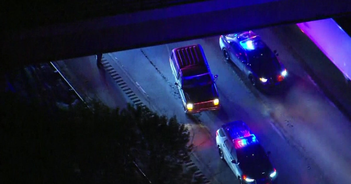 Authorities searching for driver who led Philadelphia police on chase ...