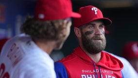 Phillies' Bryce Harper asks for fan's hat, trades his own