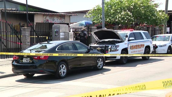 Houston flea market shooting leaves 2 dead and at least 3 injured