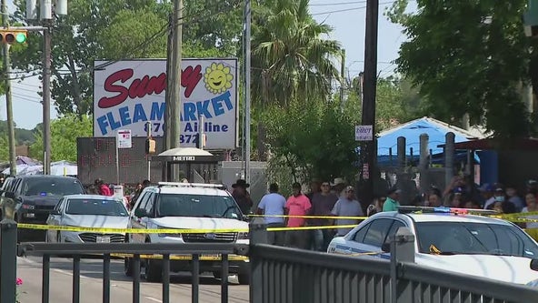 Houston flea market shooting leaves 2 dead and at least 3 injured