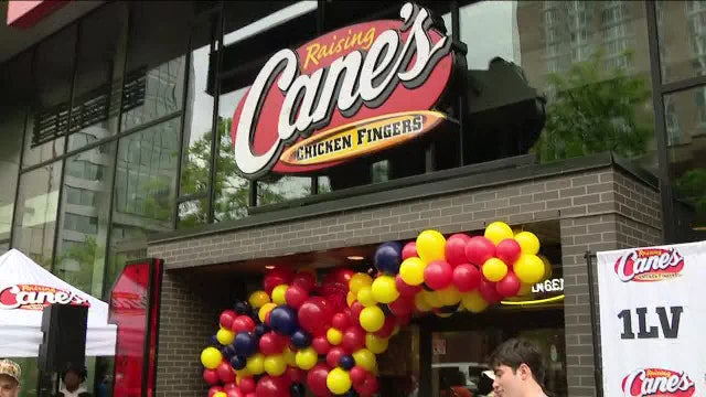 Raising Cane's opens first Philadelphia location, met with long lines