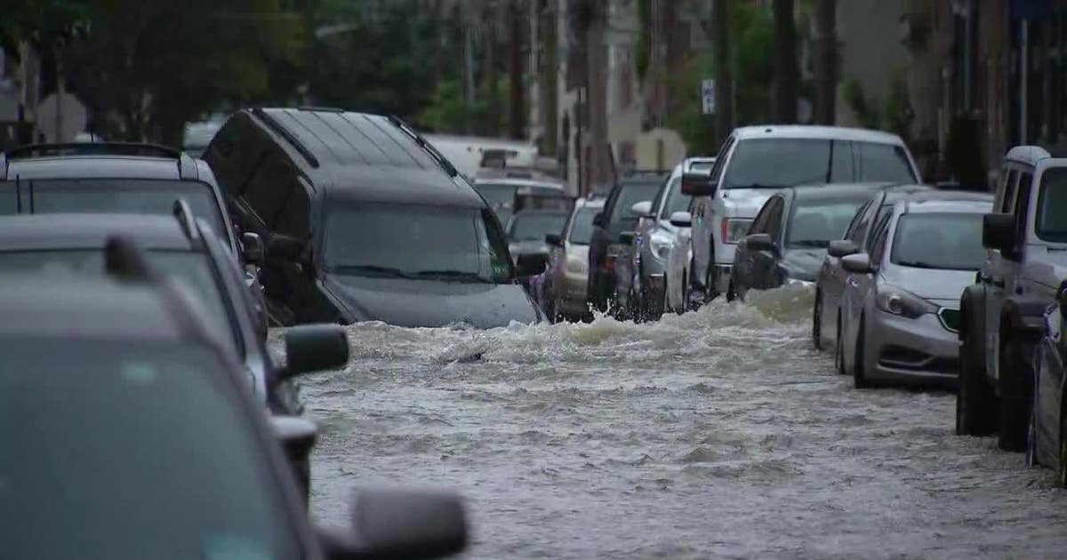 Video: Crews respond to major water main break in North Philadelphia ...