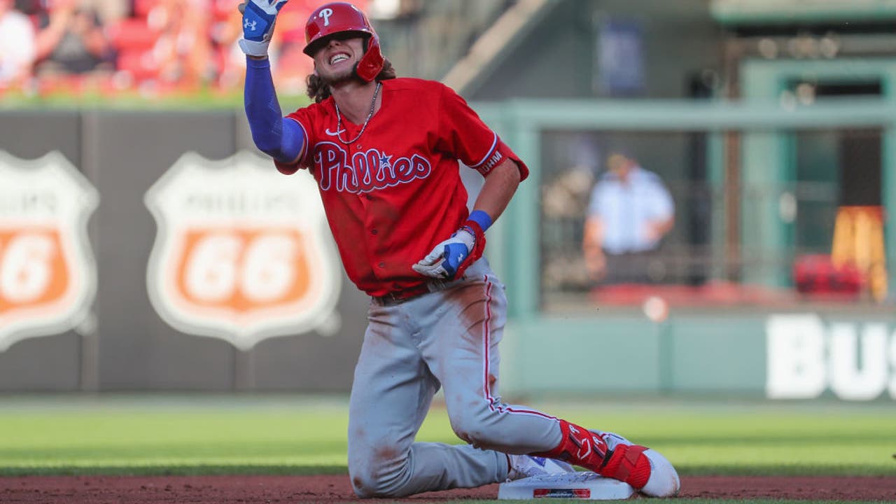Phillies third baseman Alec Bohm leaves game with apparent hand injury