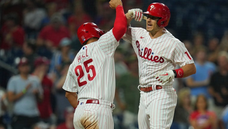 Robles homers in return to Nats' lineup in Game 3 of NLCS