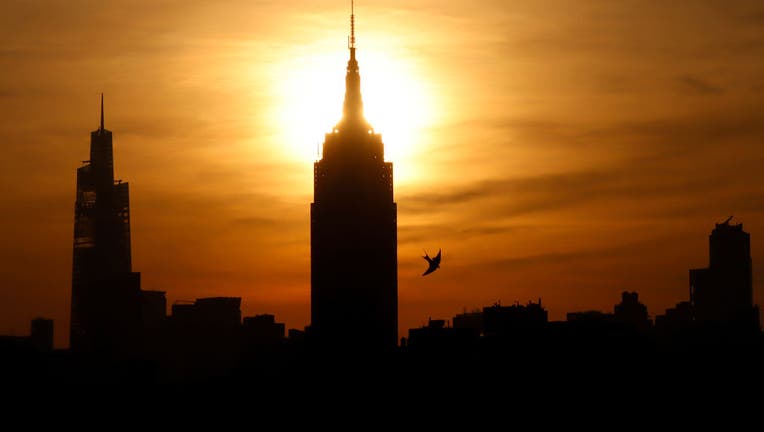 6e4260be-Sunrise in New York City