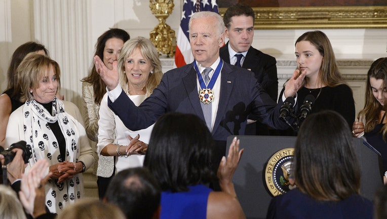 494e2113-President Obama Gives Tribute To VP Biden In The State Dining Room