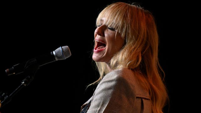 Jewel's tour bus goes up in flames: Calls bus driver a 'hero'