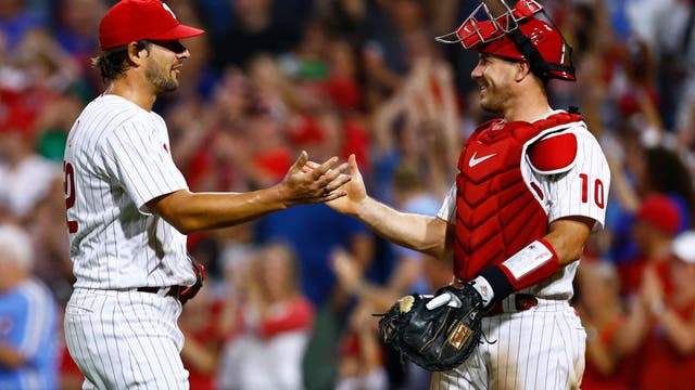 Bat crazy! Fans reluctantly give up souvenir at Phillies game