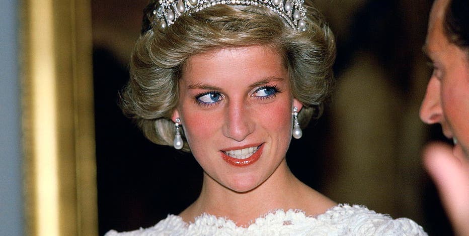 The World Mourns Diana Princess Of Wales How did the royal family